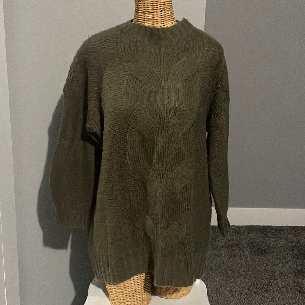 Pretty green sweater